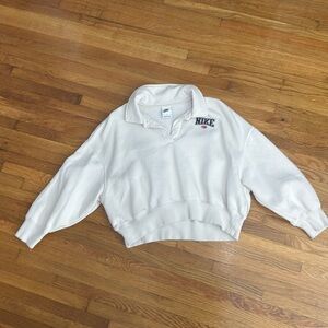 Cropped fit crew neck